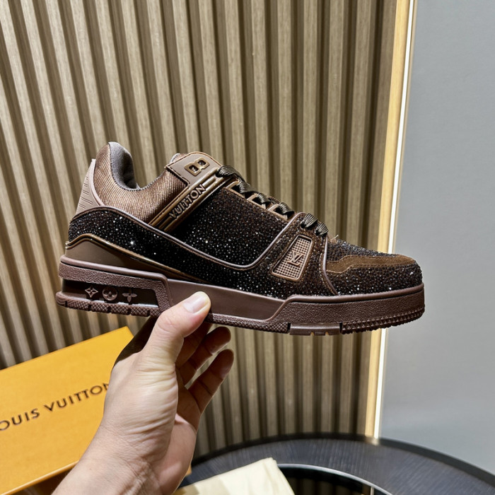L0VT SNEAKER