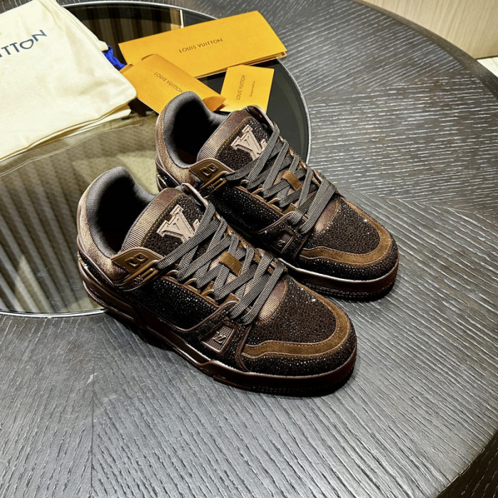 L0VT SNEAKER