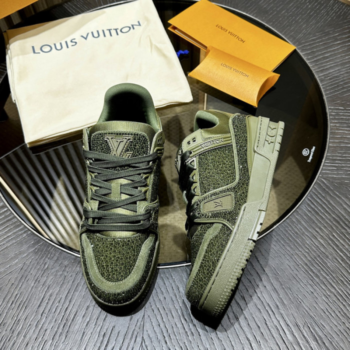 L0VT SNEAKER