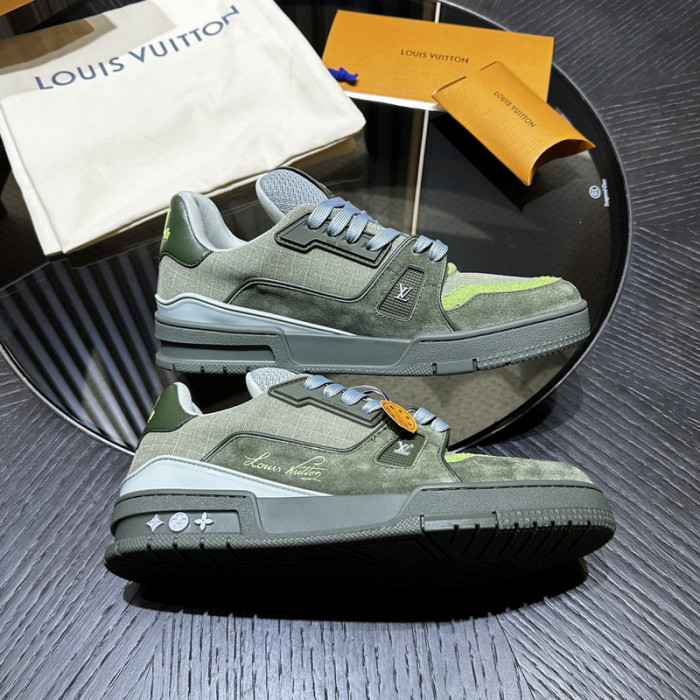 L0VT SNEAKER