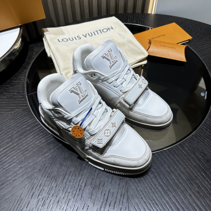 L0VT SNEAKER