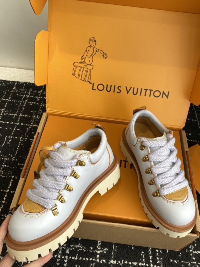 L0VT SNEAKER