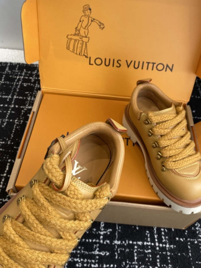 L0VT SNEAKER