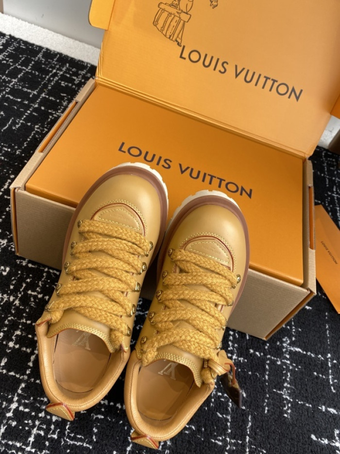 L0VT SNEAKER