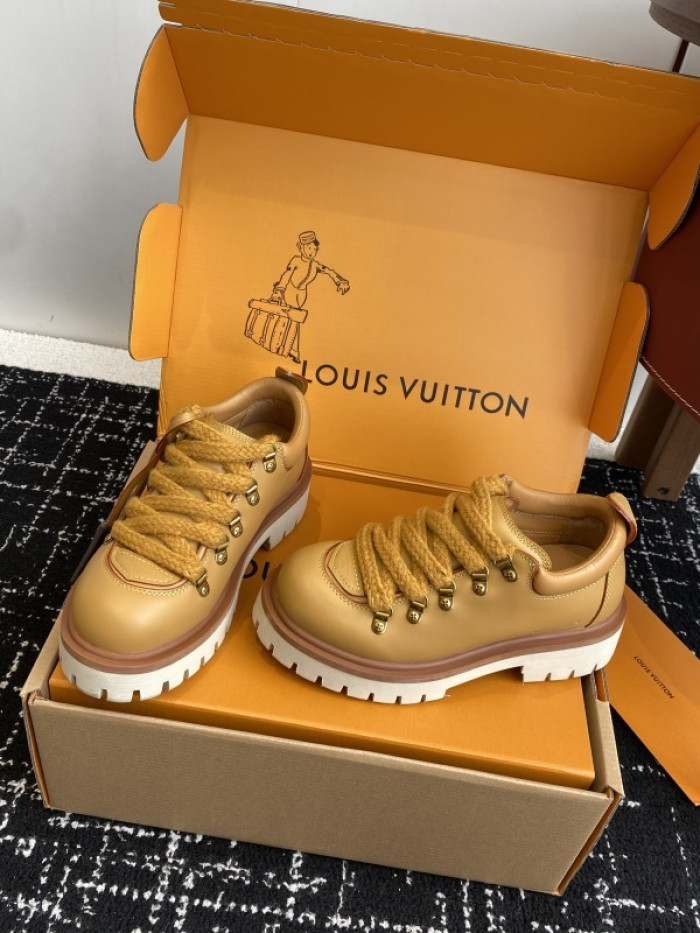 L0VT SNEAKER