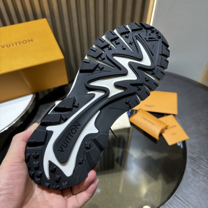 L0VT SNEAKER