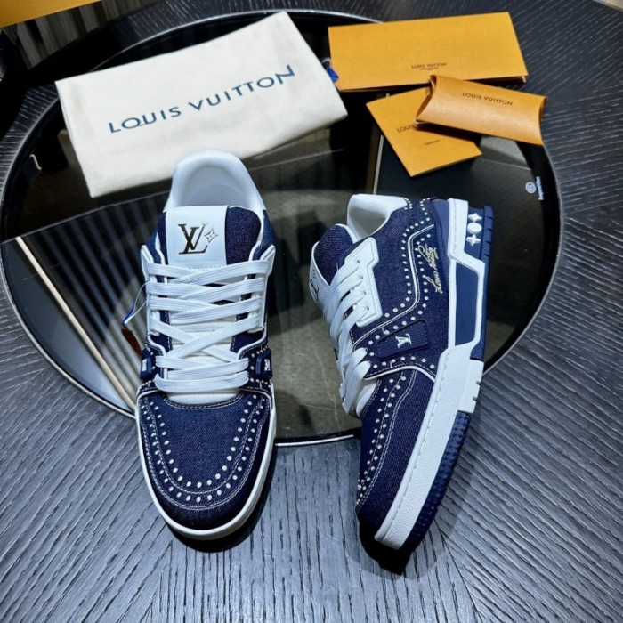 L0VT SNEAKER