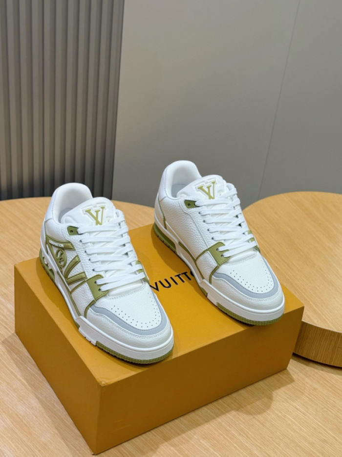 L0VT SNEAKER