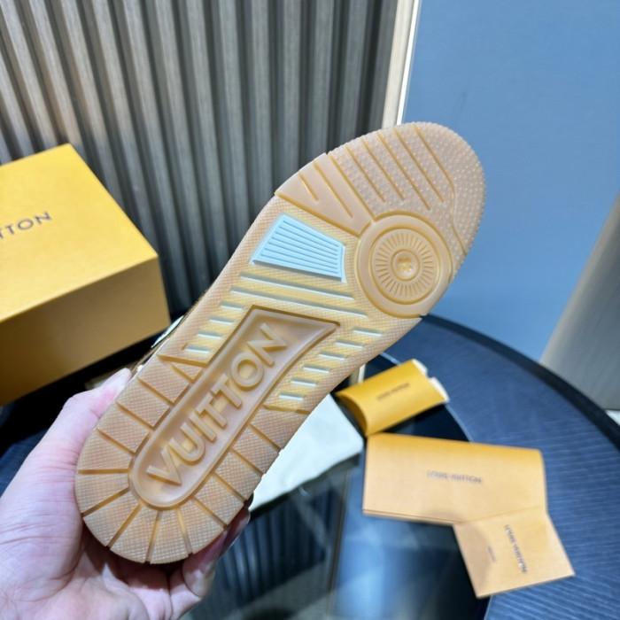 L0VT SNEAKER