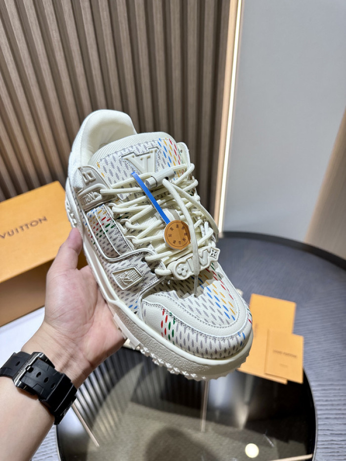 L0VT SNEAKER