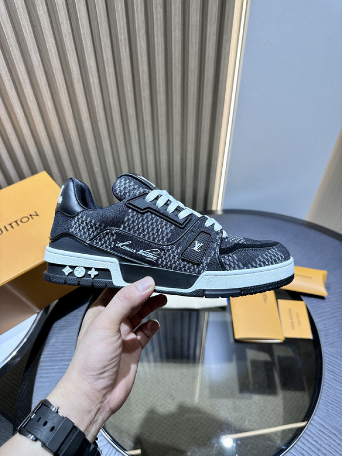 L0VT SNEAKER