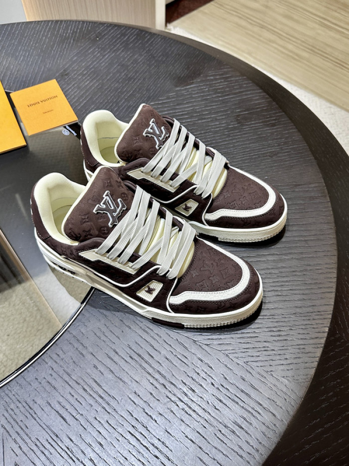 L0VT SNEAKER