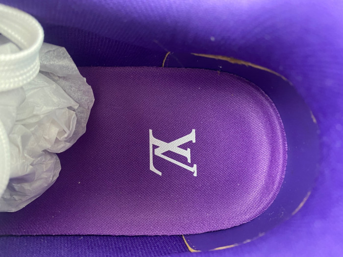 L0VT SNEAKER
