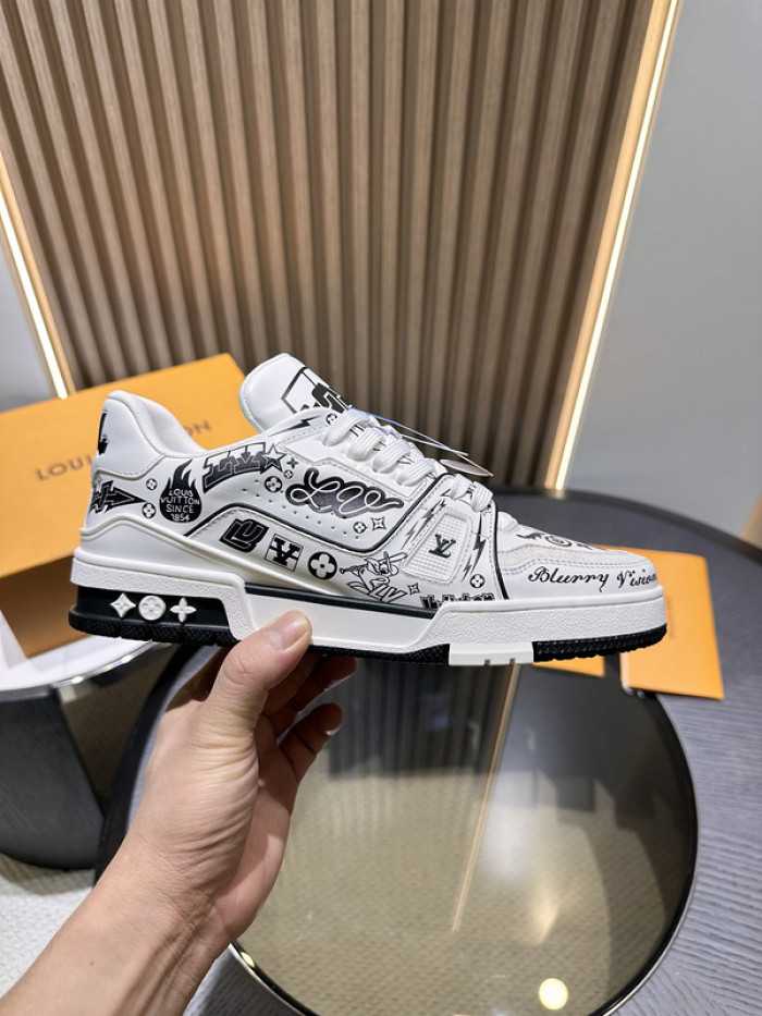 L0VT SNEAKER
