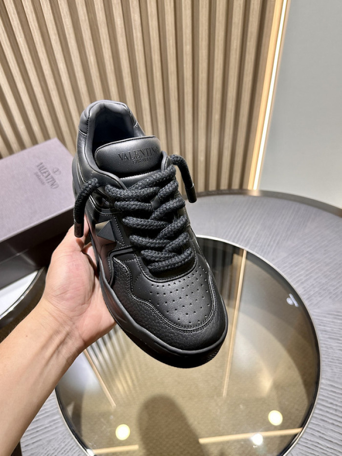 VALENT1N0 SNEAKER